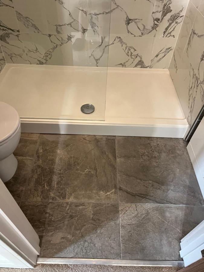 בורנמות' Private Room, Shared Bathroom With One Other, Tea And Coffee Making Facilities, Mini Fridge And Hairdryer, King Sized Bed With Help Yourself Continental Breakfast In Secluded Modern Property With Parking מראה חיצוני תמונה
